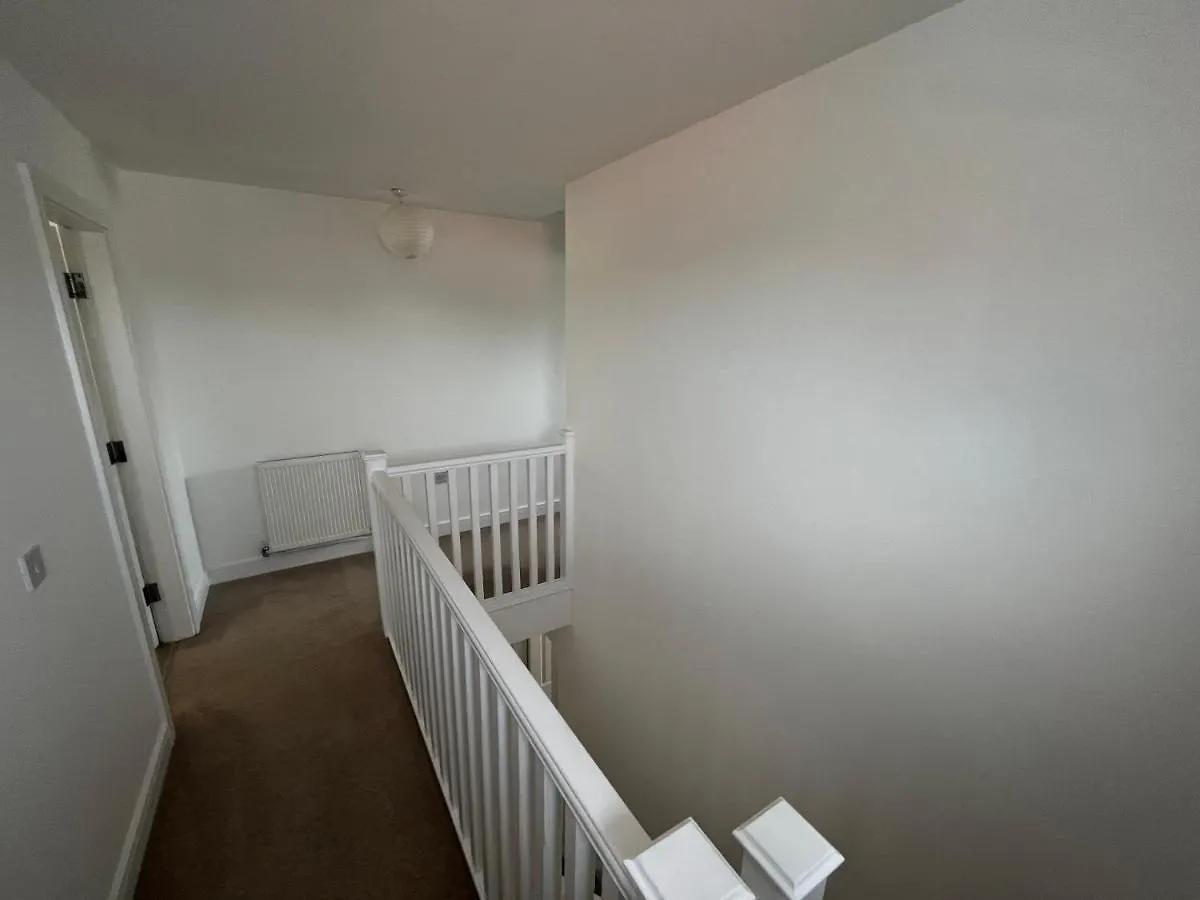 קינגסטון אפון הול Super 4 Bedroom 9 Person 3 Bathroom Mega House 0*, קינגסטון אפון הול